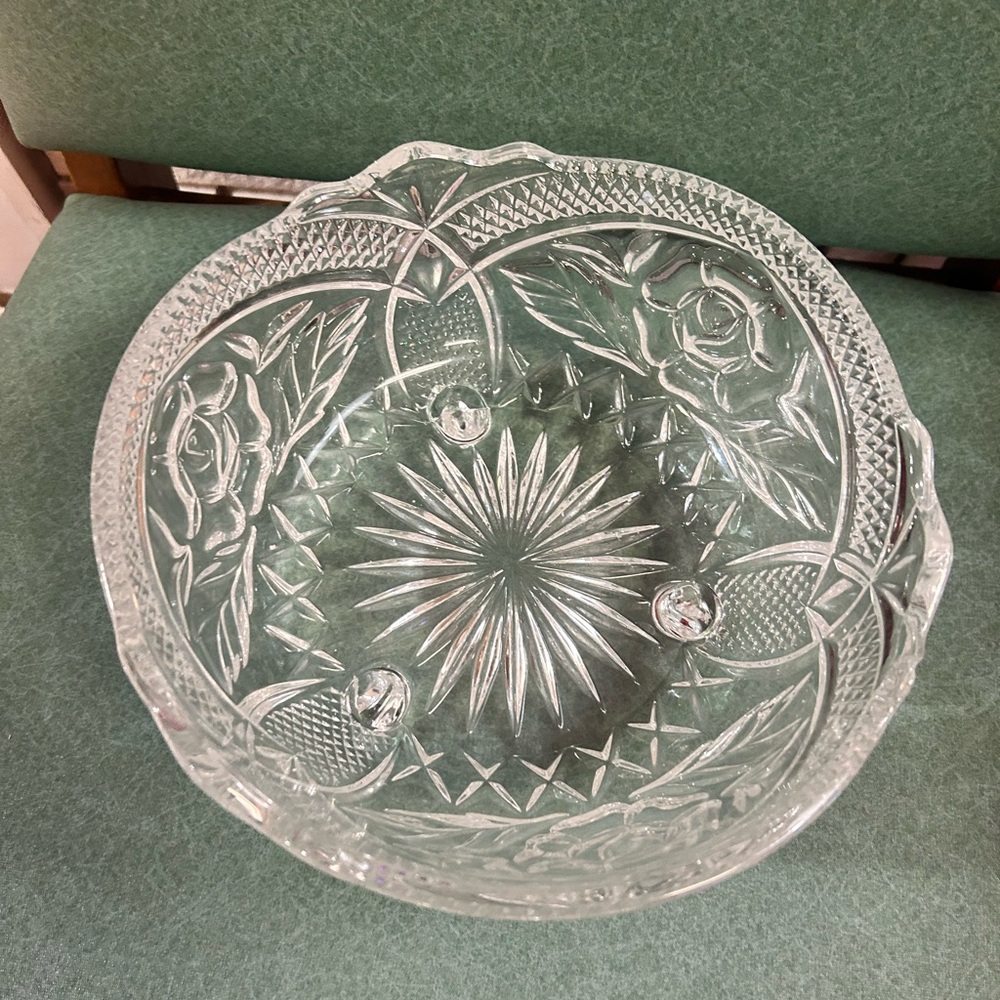 Lead Crystal Glass Bowl with feet - Picture 2 of 5